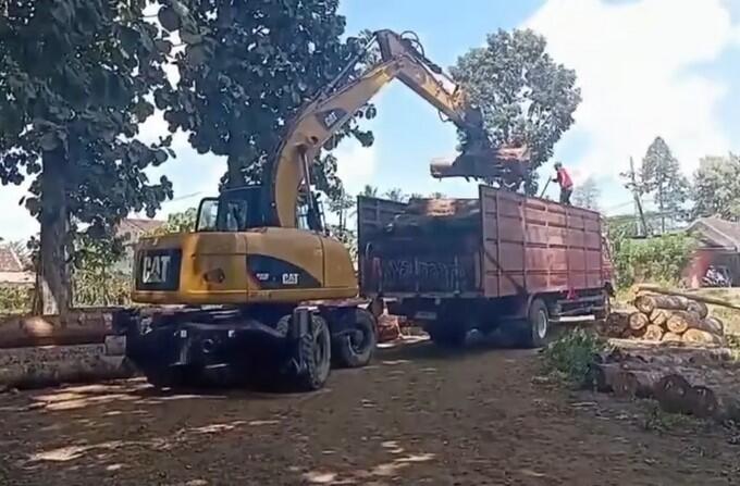 Lumajang Geger, Ekskavator Seberat 15 Ton Sedang Terparkir Malah Hilang Dicuri