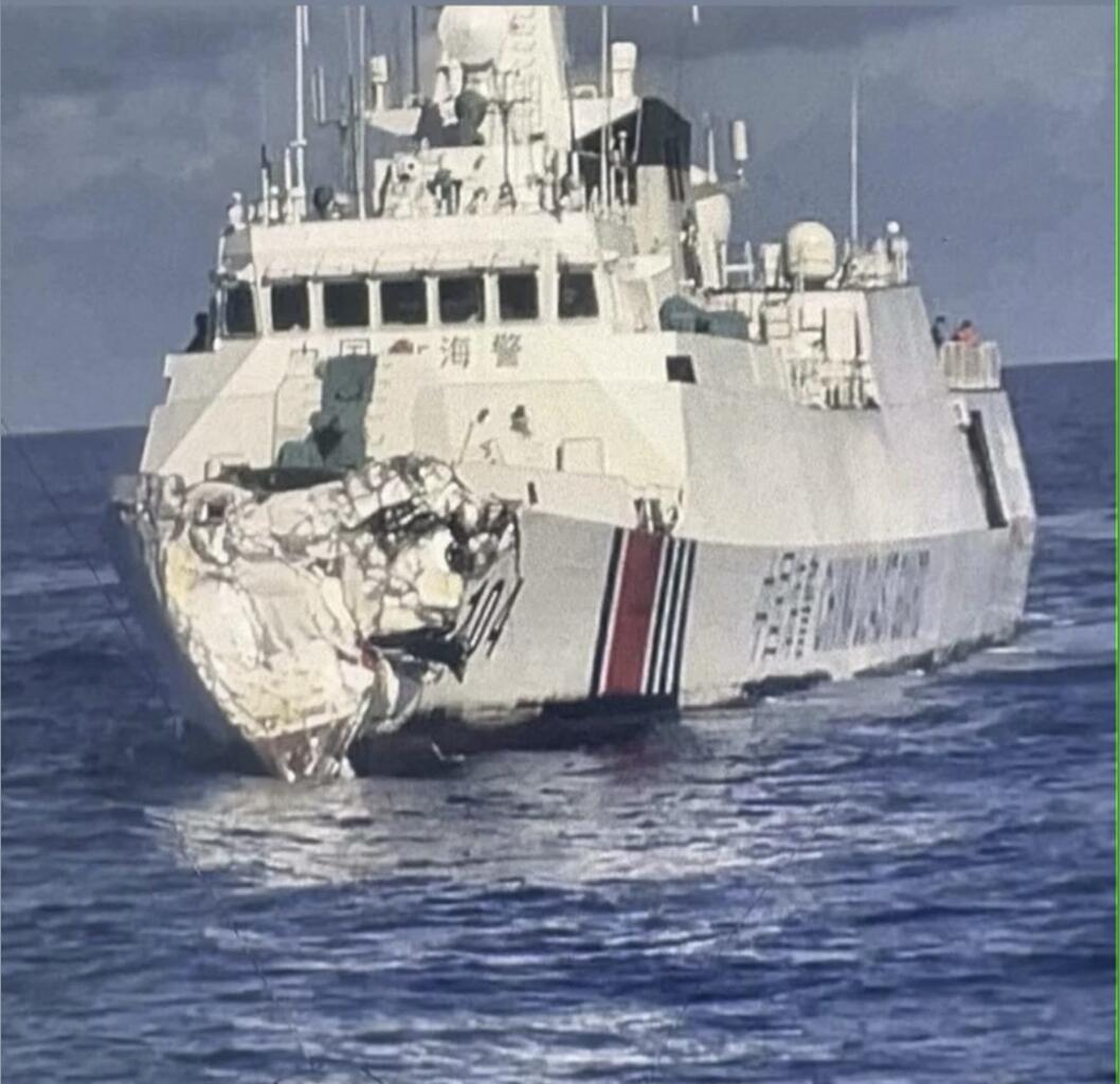 Terlalu Nafsu Kejar Kapal Filipina, Destroyer dan Penjaga Pantai China Bertabrakan