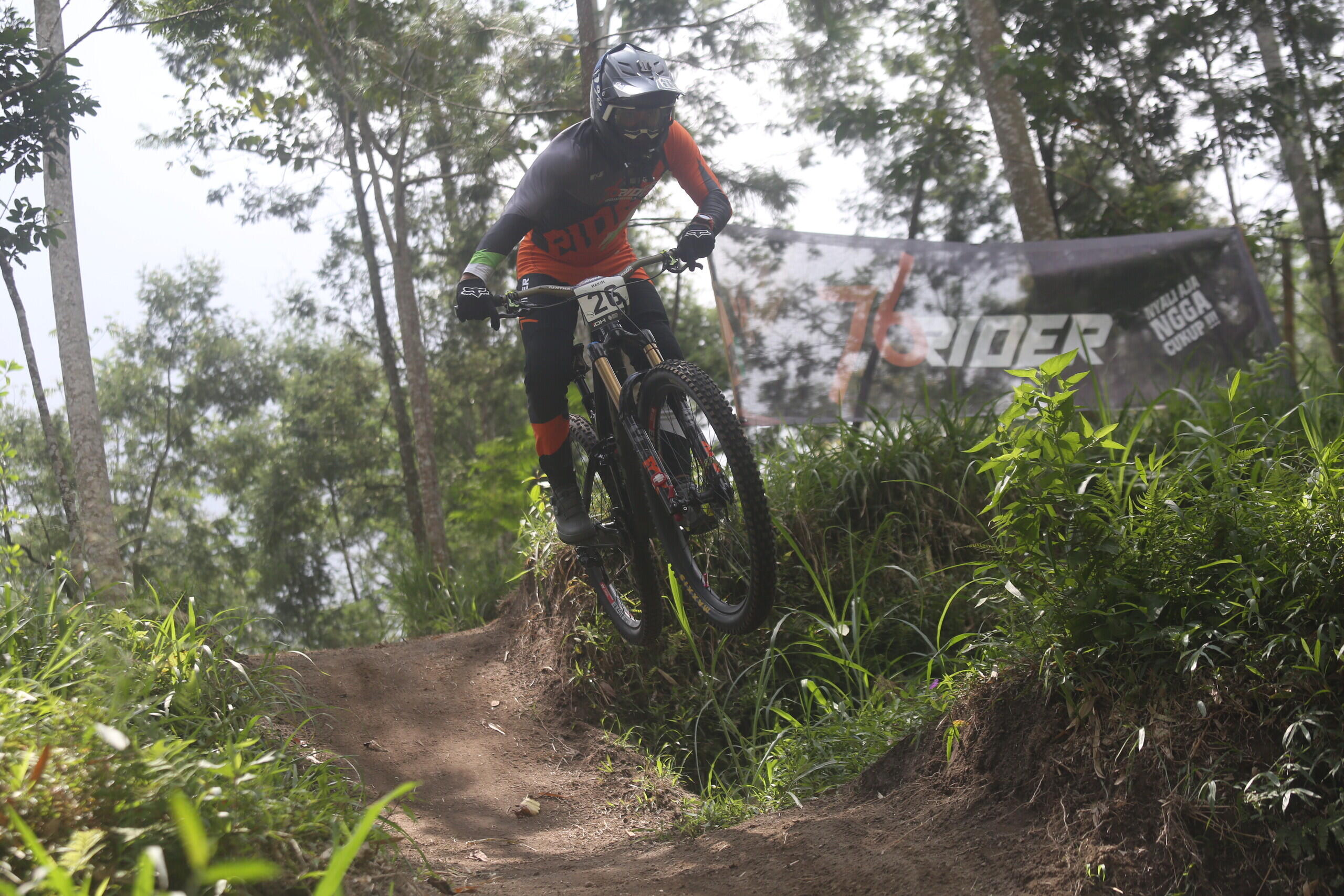 Hasil Putaran Kedua Ubah Peta Persaingan 76 Indonesian Downhill 2025 