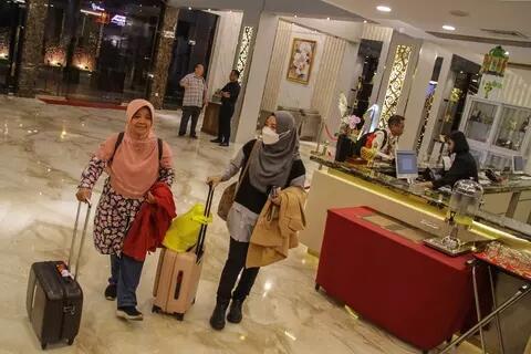 Sharia Hotels Face Music Royalty Charges Despite Only Playing Murottal