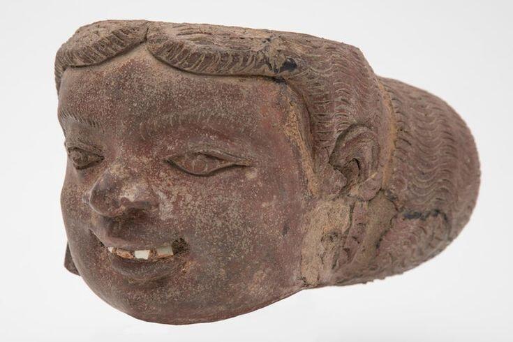 Satire Arkeologi dari Trowulan: Kritik Sumber Data Sejarah Majapahit