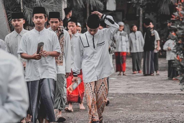 Rekonstruksi Sejarah Pesantren: Benteng Tradisi atau Warisan Misionaris Kolonia? 