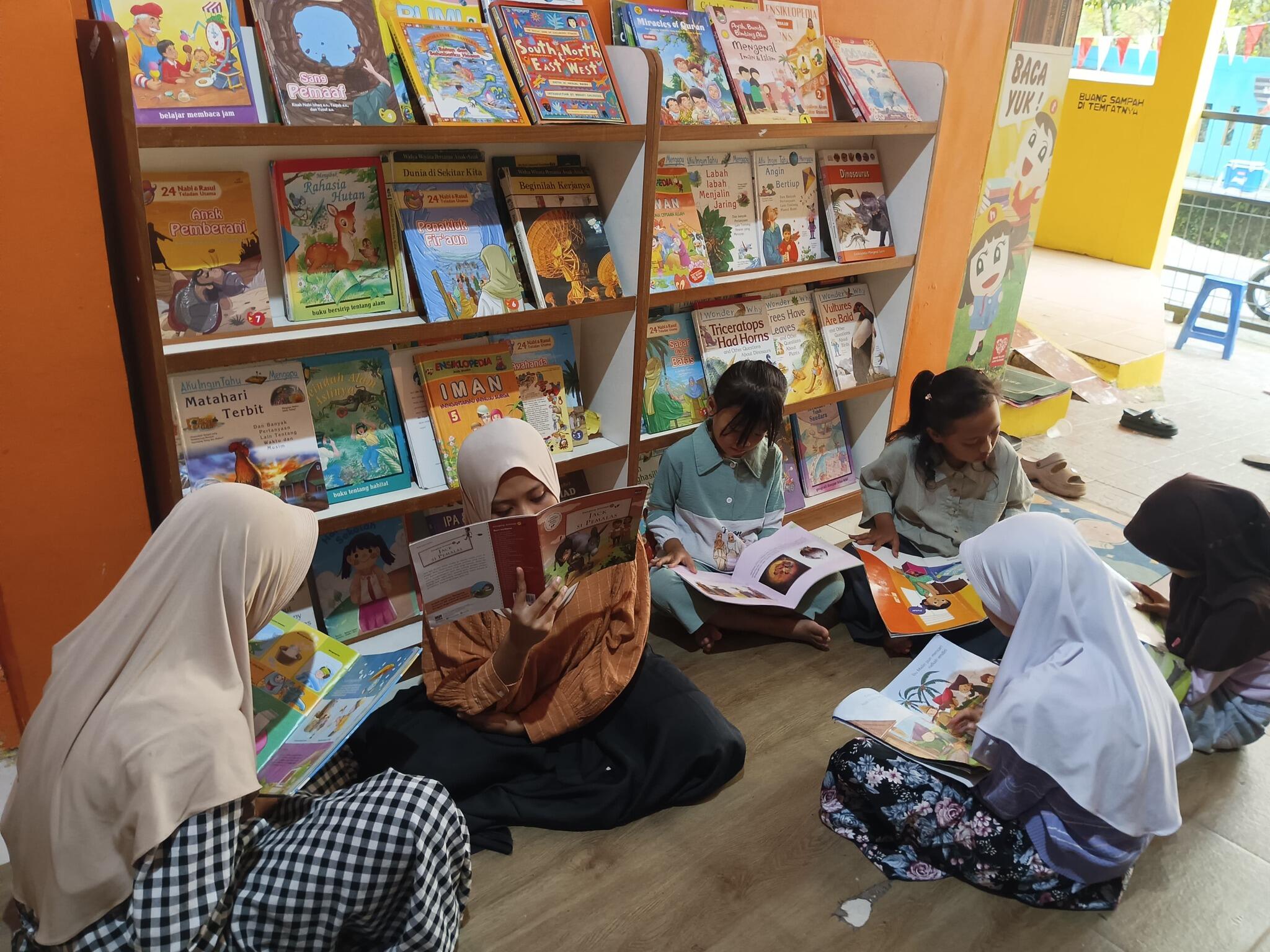 Aku dan Buku, Potret Literasi Kecil yang Menyebar ke Anak-anak