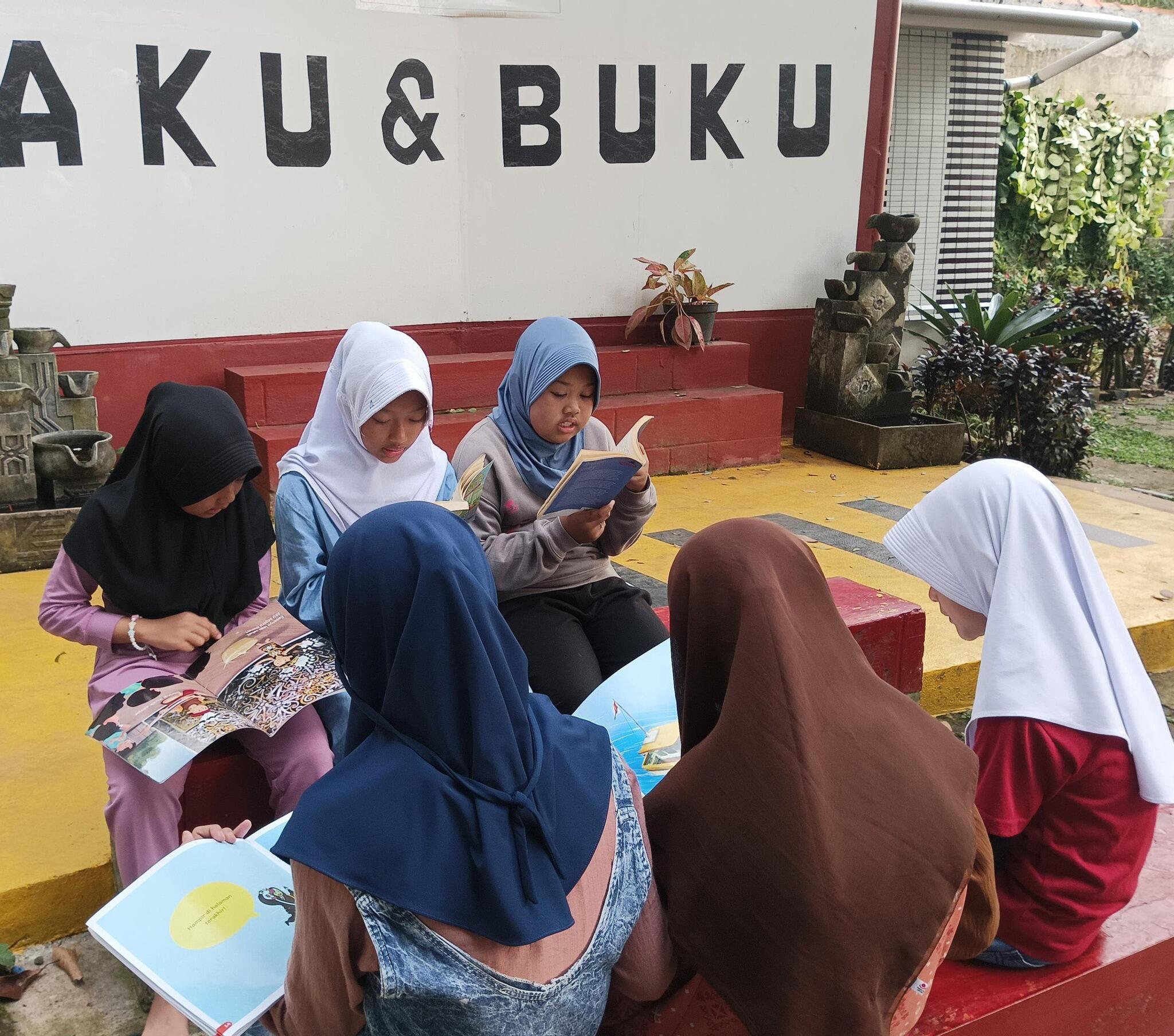 Aku dan Buku, Potret Literasi Kecil yang Menyebar ke Anak-anak