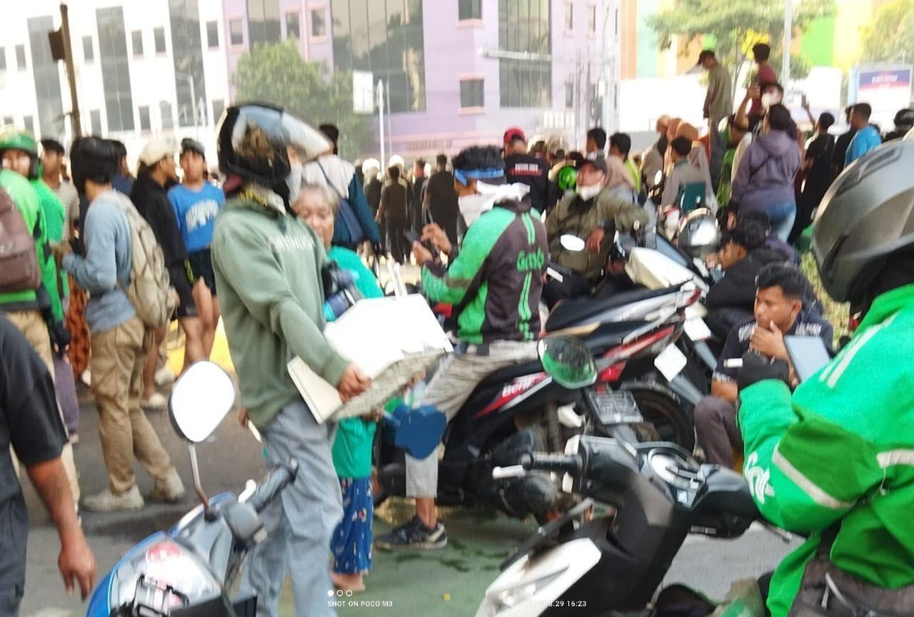 Situasi Mako Brimob Memanas, Massa Mulai Menjarah Ruko di Kawasan Kwitang