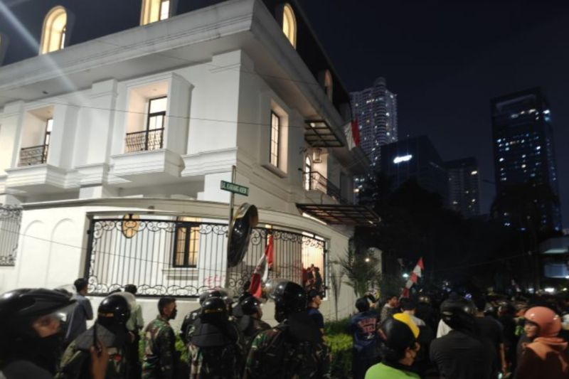 Live TikTok Aksi Kerusuhan dan Penjarahan Jadi Sorotan