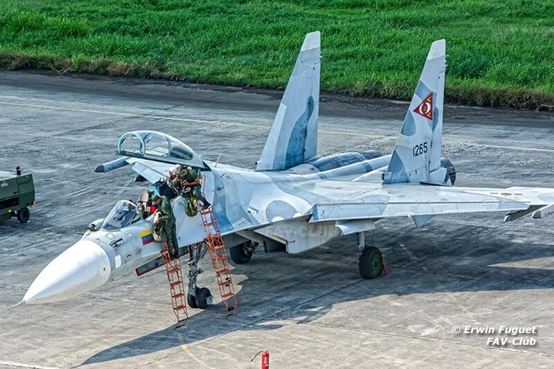 Ketegangan Meningkat ! Dua F-16 Venezuela Terbang di Dekat Kapal Destroyer Amerika