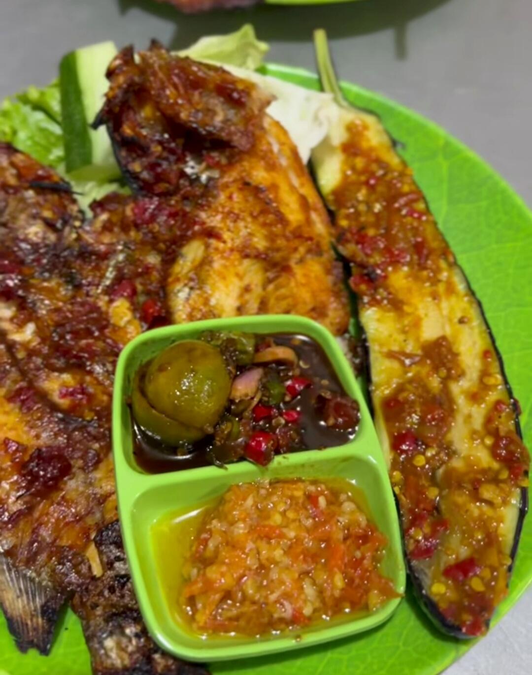 BURGER SIKELING KULINER MURAH DI MEDAN YANG VIRAL MULAI HARGA 10 RIBUAN