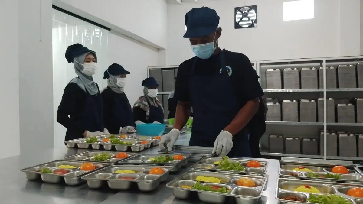 5000 Dapur Makan Bergizi Gratis Diduga Fiktif, DPR Soroti BGN