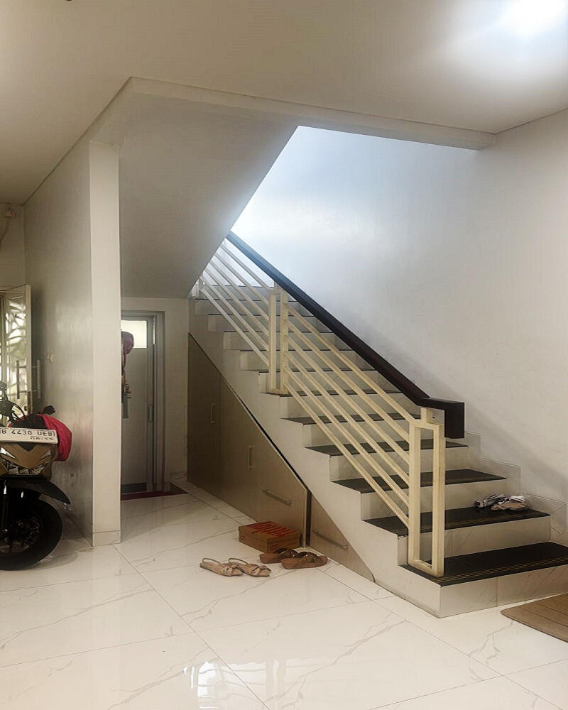 Rumah Dijual di Serpong Utara Dekat Mall WTC Matahari, BSD Plaza