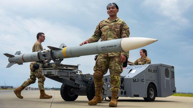 Alami Malfungsi, Rudal AIM-120 Milik F-16 Polandia Jatuh Menimpa Rumah Warga