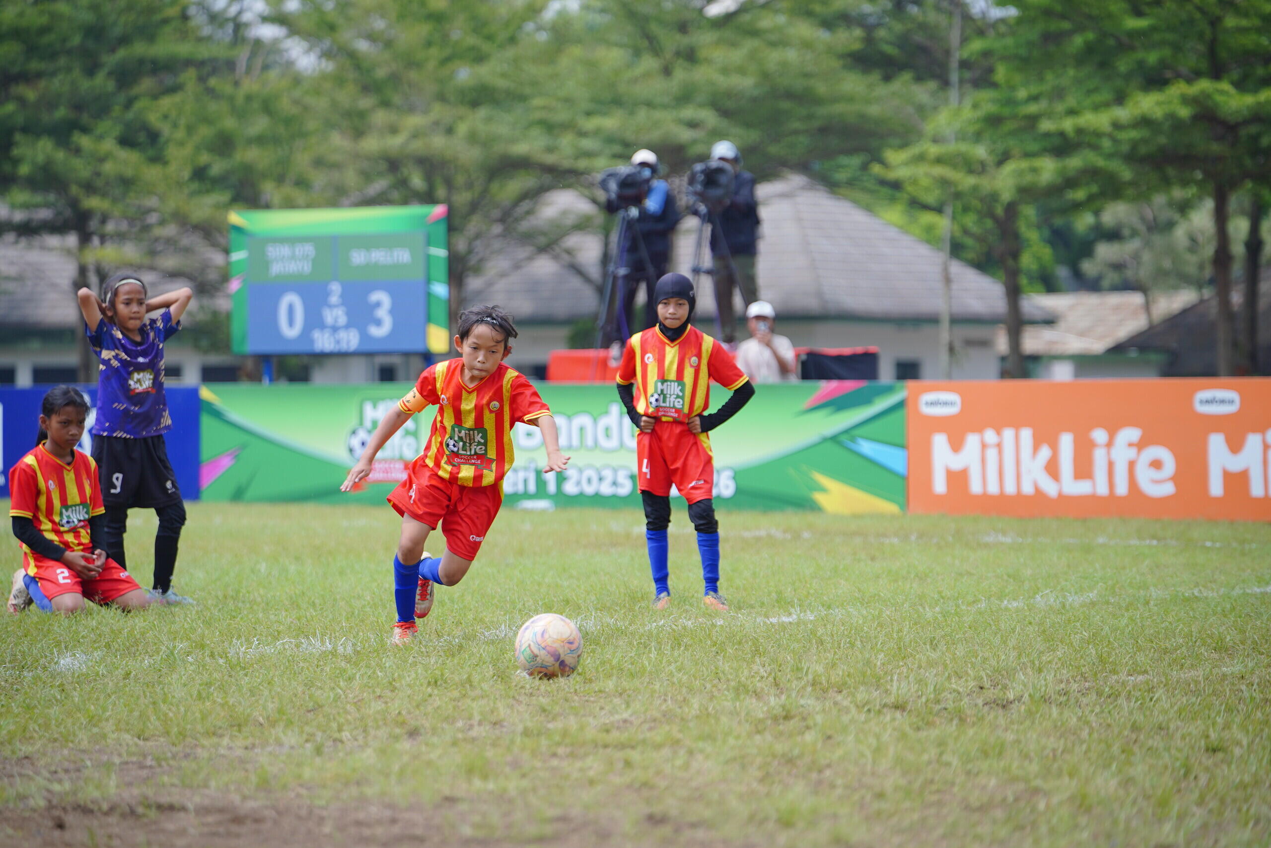 Juara Baru Lahir di MilkLife Soccer Challenge Bandung Seri 1 