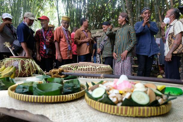 Pengajuan Perubahan Kolom Agama KTP Meningkat, Ini Reaksi Putra Pendiri Gontor