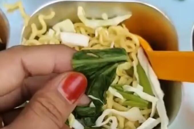 Viral Temuan Ulat Pada Menu MBG di Tuban, SPPG Minta Maaf dan Janji Lebih Teliti