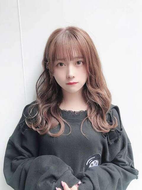 cowok cosplay jadi karakter cewek, apakah ini sama dengan banci?