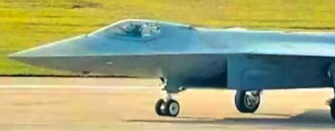 First Time: Penampakan Pertama J-50, Mirip F-22 Raptor Tapi Tanpa Ekor Vertikal