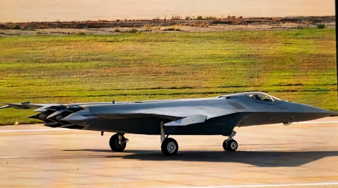 First Time: Penampakan Pertama J-50, Mirip F-22 Raptor Tapi Tanpa Ekor Vertikal