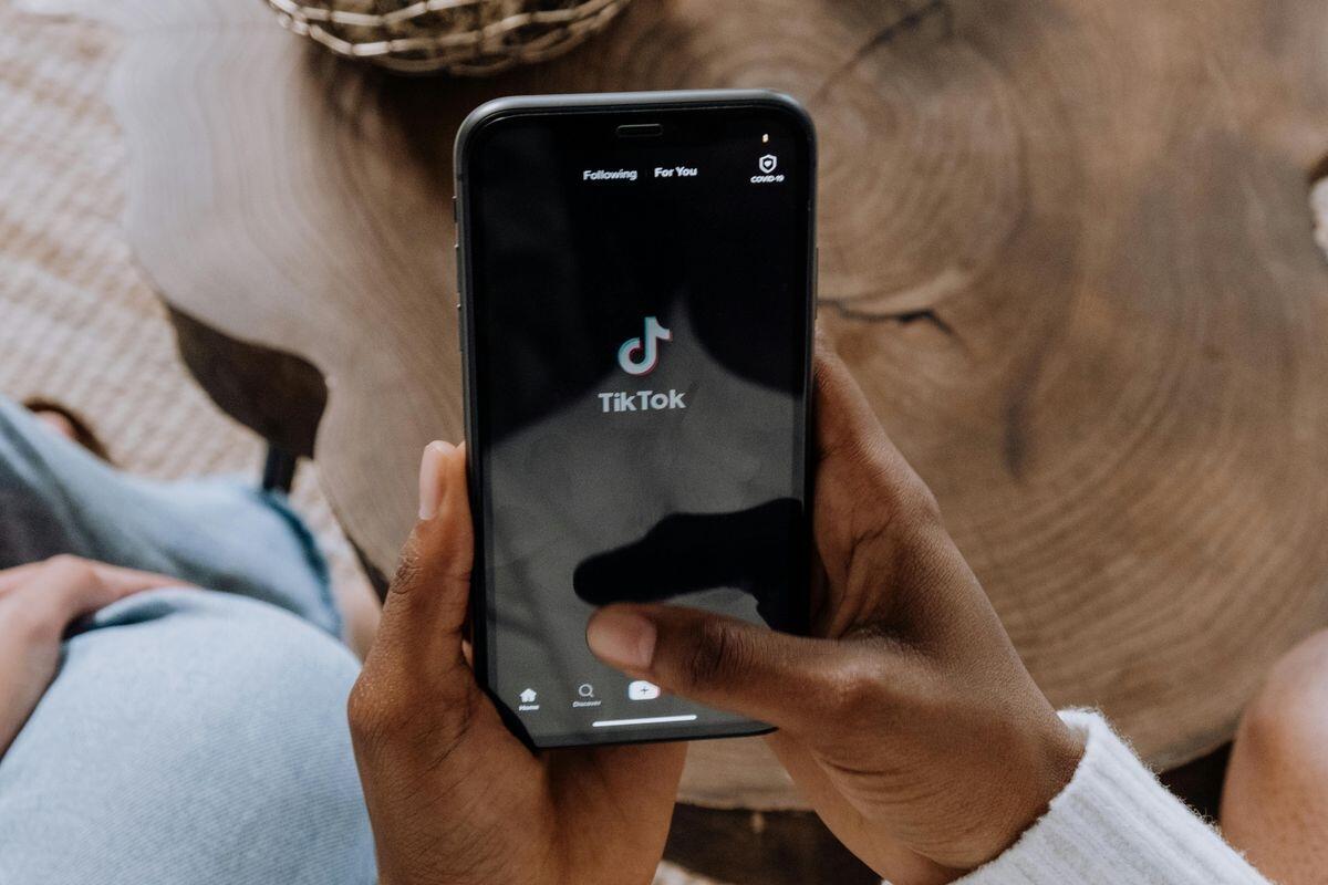 Pemerintah Bekukan Sementara Izin Tik Tok