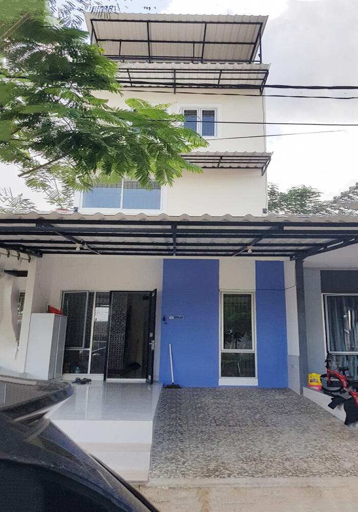 Rumah Dijual 4 Lantai di Mutiara Gading City Bekasi Dekat South Lake Park