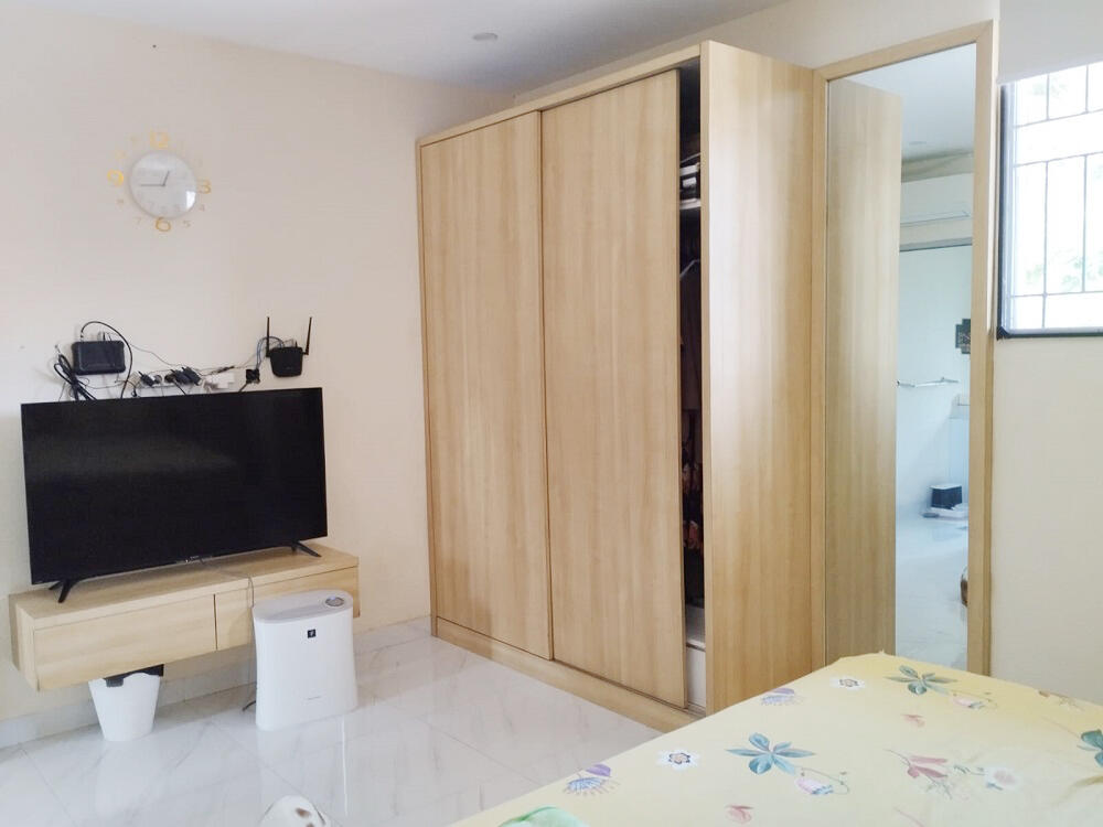Rumah Dijual 4 Lantai di Mutiara Gading City Bekasi Dekat South Lake Park