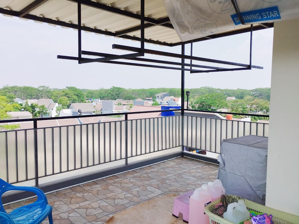 Rumah Dijual 4 Lantai di Mutiara Gading City Bekasi Dekat South Lake Park