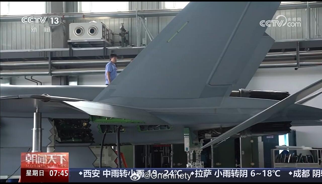 Momen Langka, China Pamerkan Hanggar Produksi J-35