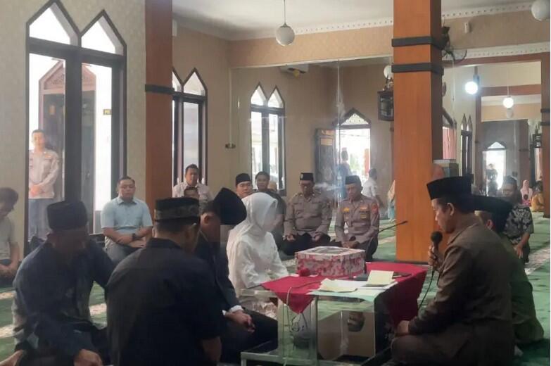 Ijab Kabul di Balik Jeruji Besi: Tahanan Narkoba Blitar Nikah, Kapolres Jadi Saksi