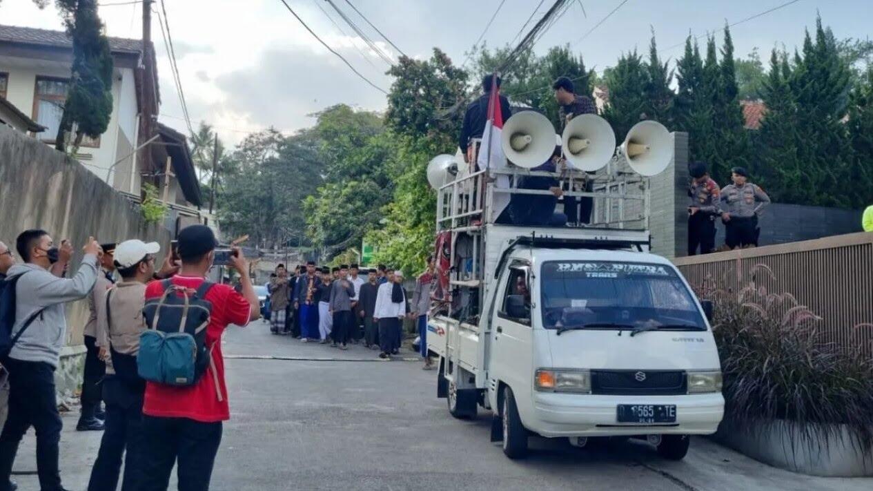 Rumah Ridwan Kamil Mendadak Digeruduk Puluhan Santri, Ternyata Ini Alasannya

