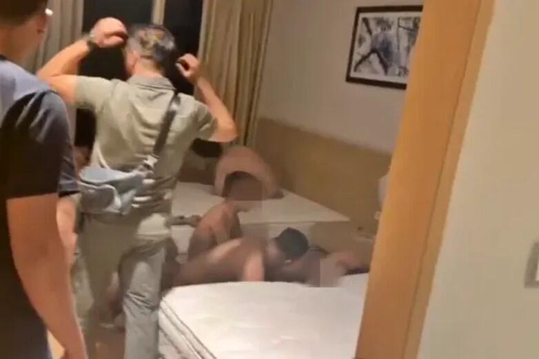 Polisi Gerebek Pesta Asusila Sesama Jenis di Hotel Surabaya, 34 Pria Diamankan