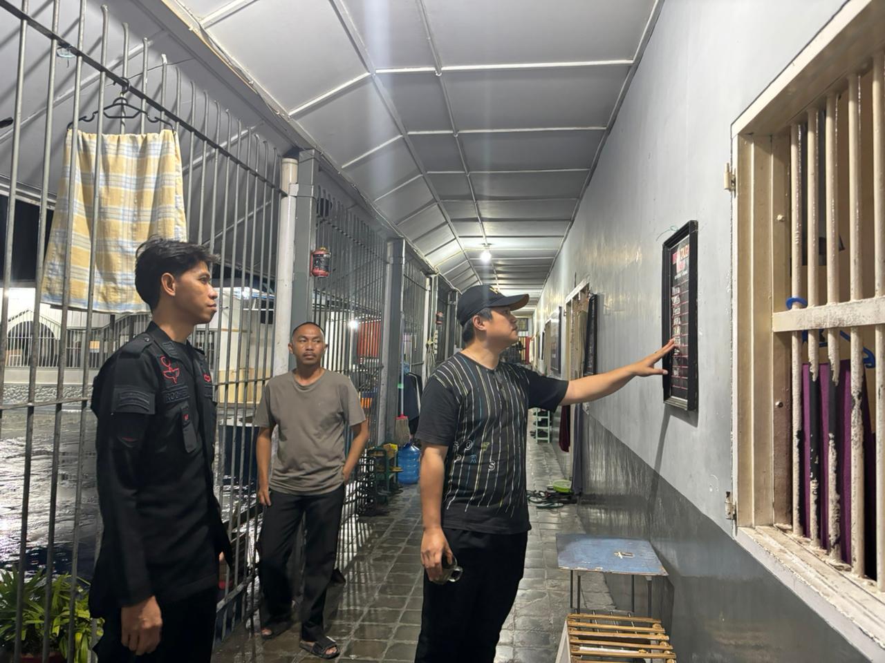 Perwira Piket Lakukan Troling Blok Hunian Warga Binaan