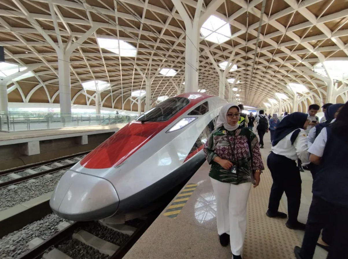 Kereta Cepat Cerminkan Ambisi Simbolik daripada Kebutuhan Mobilitas yang Mendesak