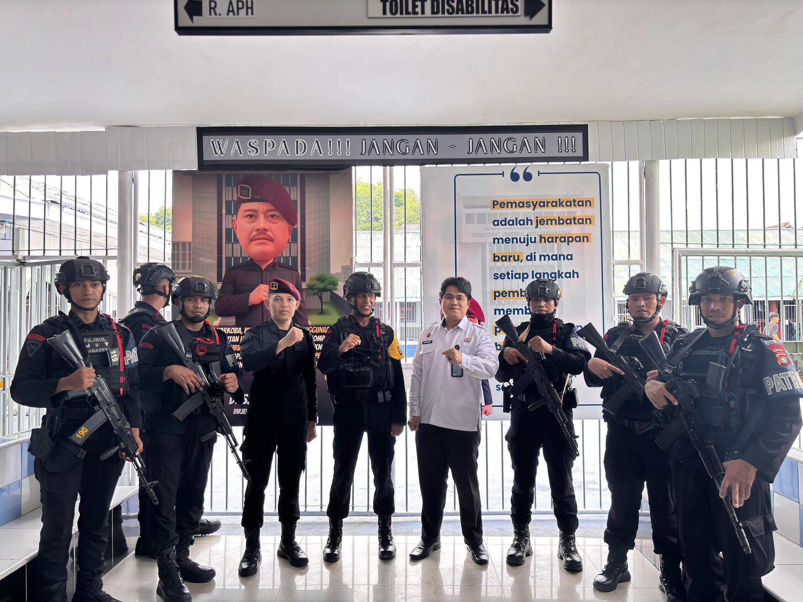 Patroli Sambang Brimob Polda Sulawesi Barat ke Rutan Kelas IIB Majene