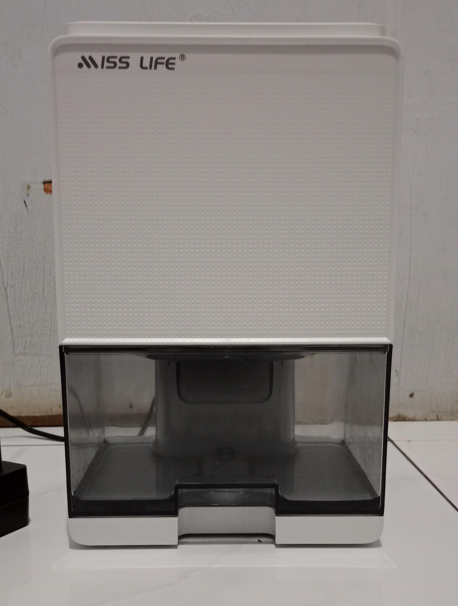 Rekomendasi Air Dehumidifier untuk Menangkal Kelembapan di Musim Hujan