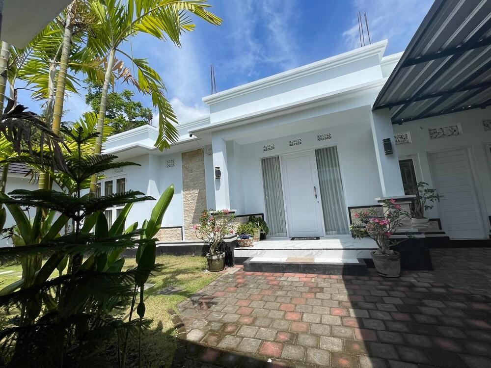 For Sale: Beautiful 3-Bedroom Villa with Jungle View in Lovina, Bali