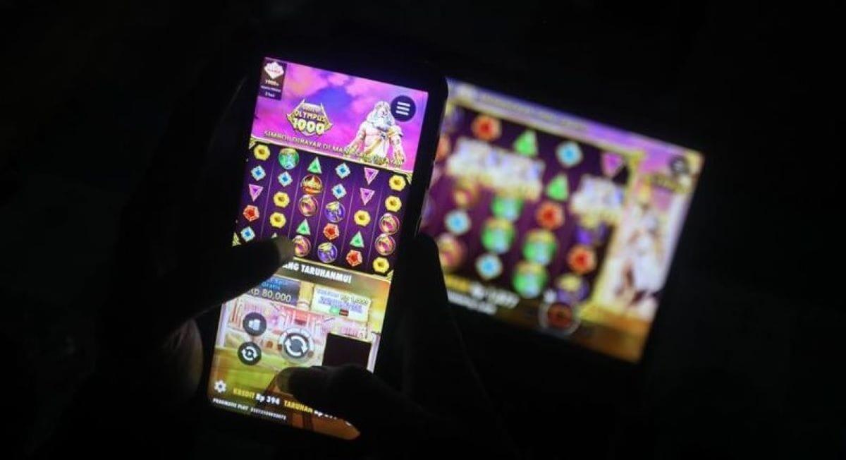 31 Ribu Rekening Diduga Terlibat Judi Online, Menkomdigi Laporkan ke OJK