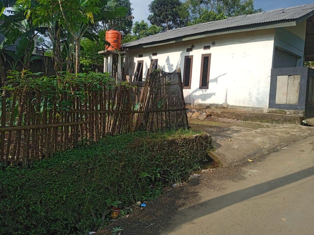 Sebidang tanah + rumah