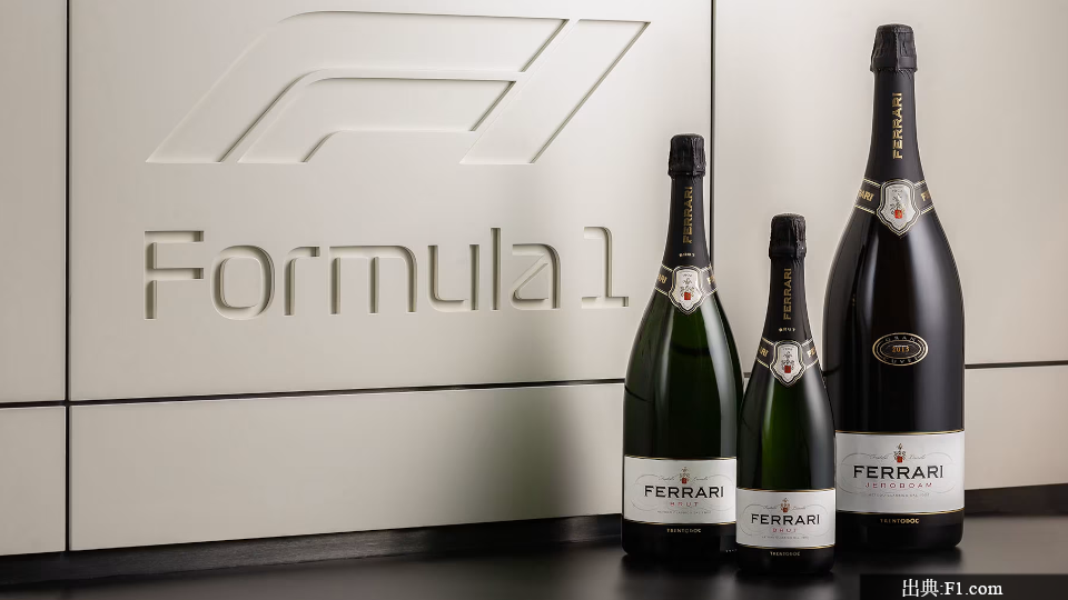 &quot;Perang sampanye&quot; di podium terkadang menggunakan sampanye tanpa alkohol.