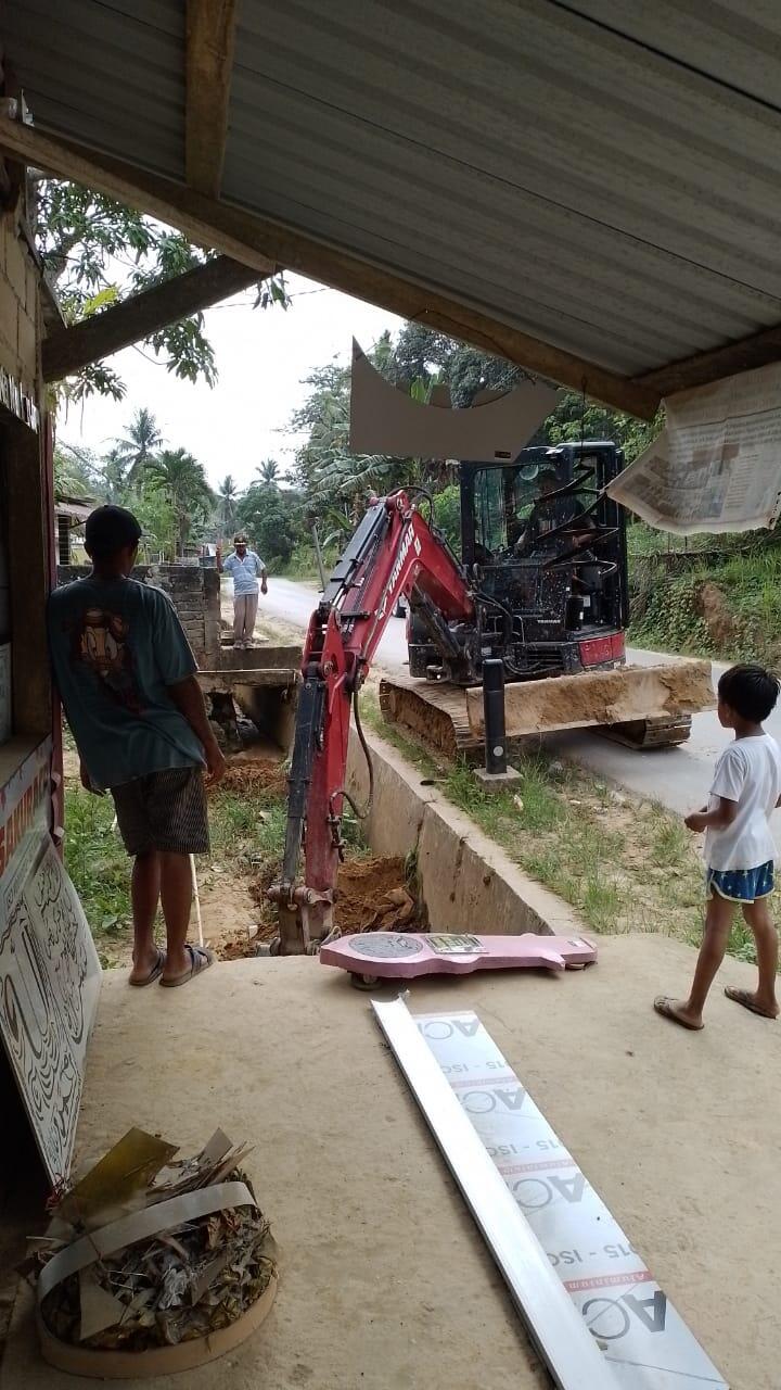 Pembersihan Parit Oleh LURAH Pak Edi (Lurah) Puuwatu Lalodati Kota Kendari