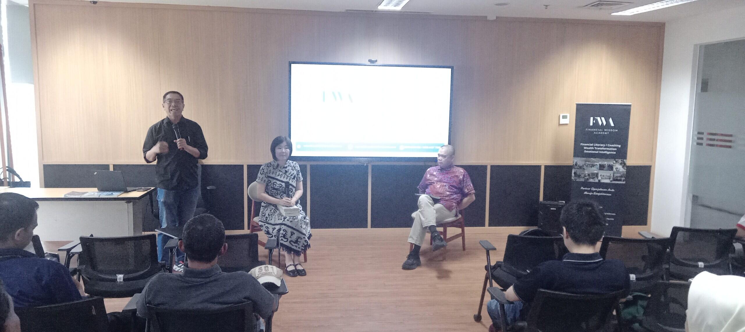 Financial Wisdom Academy Gelar Bedah Buku “Uang & Emosi”