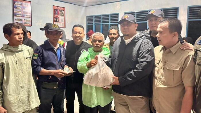Aksi Cepat Andre Rosiade Bantu Warga Terdampak Banjir Padang