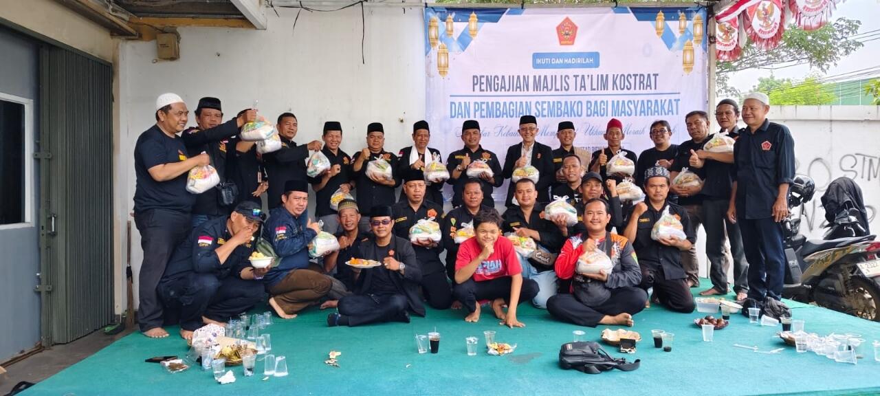 Majelis Taklim Perkumpulan Kostrat Mengadakan Pengajian Bulanan dan Pembagian Sembako
