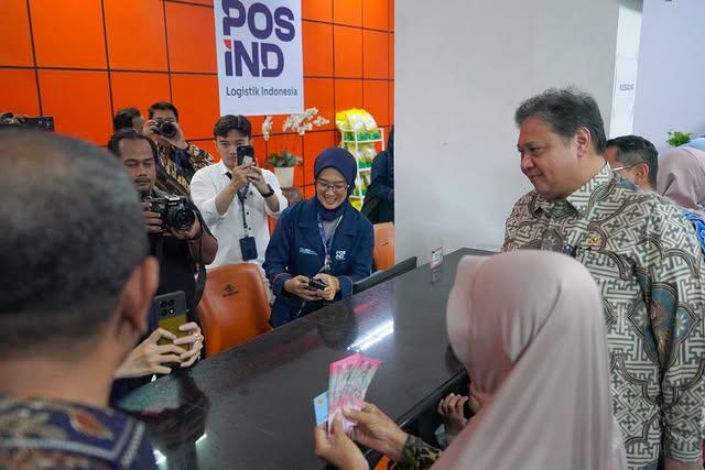 Menko Airlangga Cek Langsung! BLTS Kesra Udah Cair ke 26 Juta Keluarga!