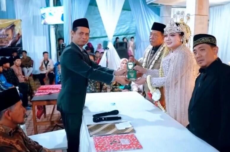 Meski Ditetapkan Tersangka Cek Palsu Rp3 Miliar, Sheila Tetap Setia Pada Mbah Tarman