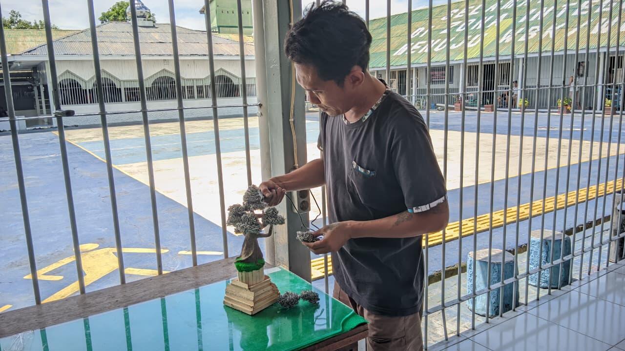 WBP RUTAN KELAS IIB MAJENE CIPTAKAN TANAMAN HIAS DARI LIMBAH DOMESTIK