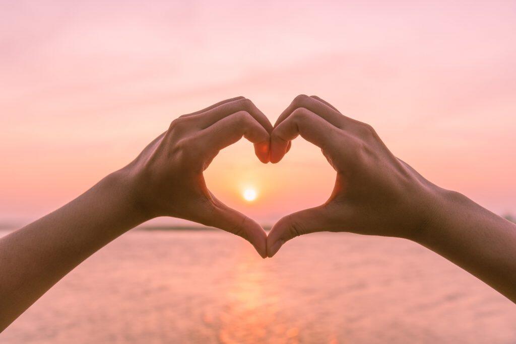 Mengenal Tentang 4 Jenis Cinta, Bukan Cuma Soal Lawan Jenis!!