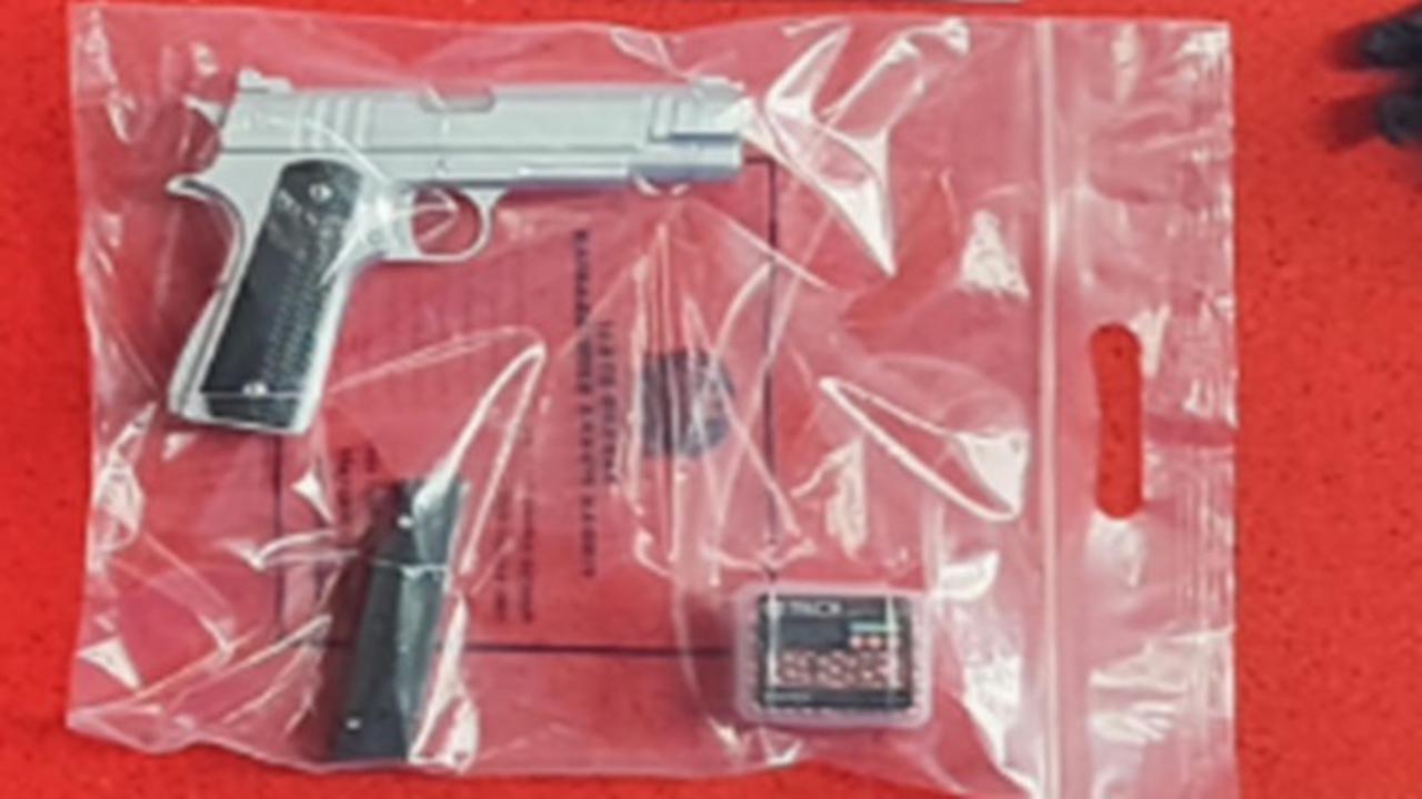 Mabuk Miras, WNA Belanda Todongkan Pistol ke Pegawai Restoran di Bogor

