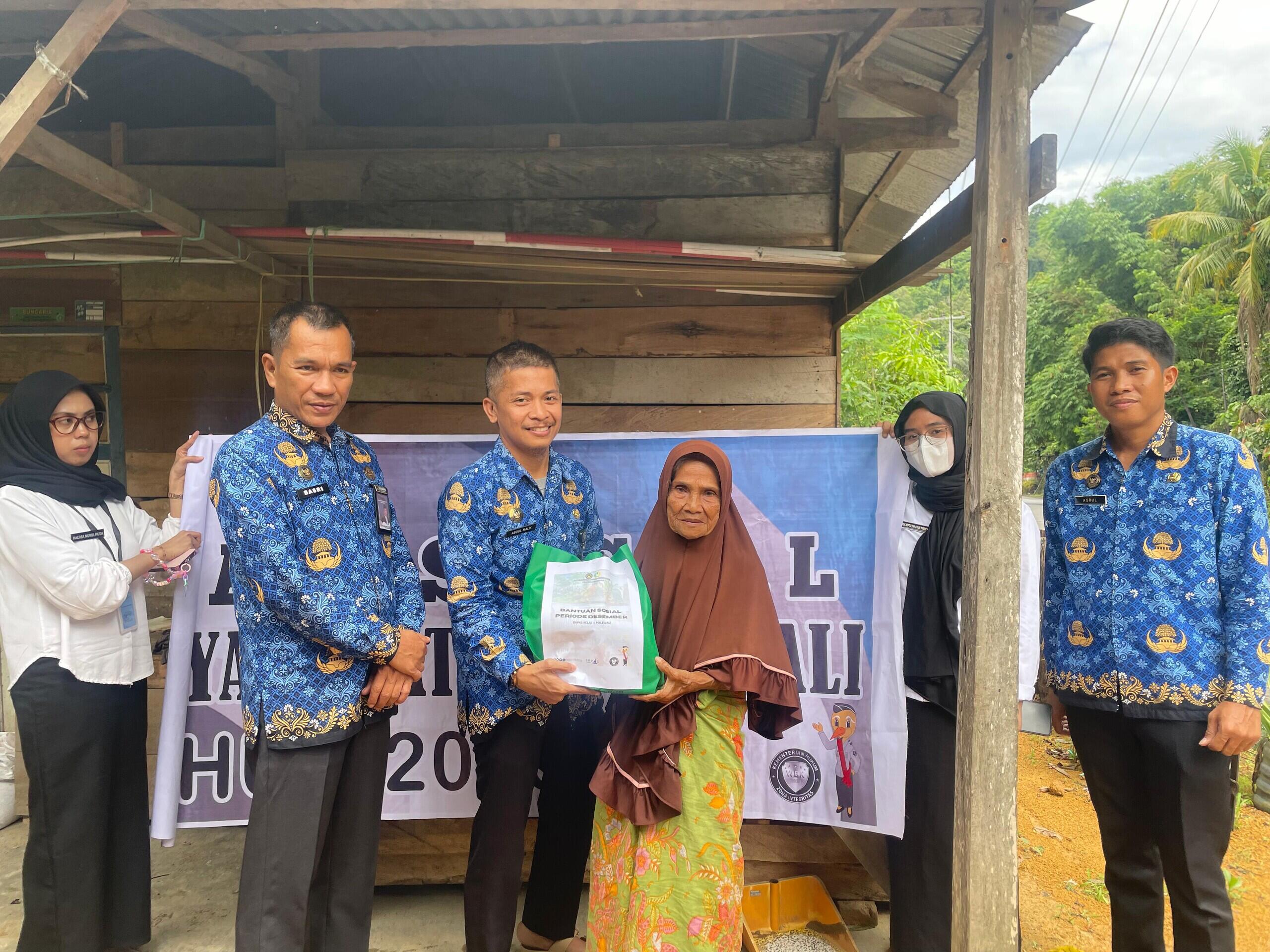 Akhiri Tahun 2025, Bapas Polewali Kembali Salurkan Bantuan Sosial