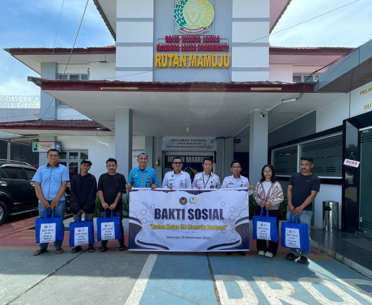 Rutan Mamuju Salurkan Bantuan Sosial Bagi Masyarakat Dimomen Hari Natal