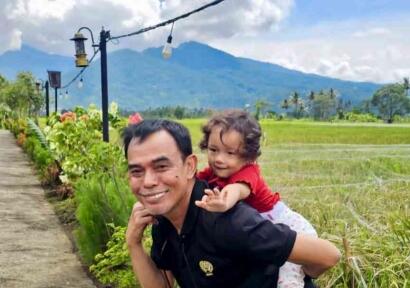 Aku Bangga Gendong Cucu