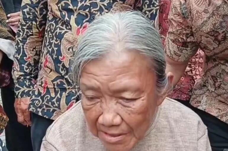 Nenek Elina Ceritakan Bagaimana Dia Diusir dari Rumahnya Sendiri